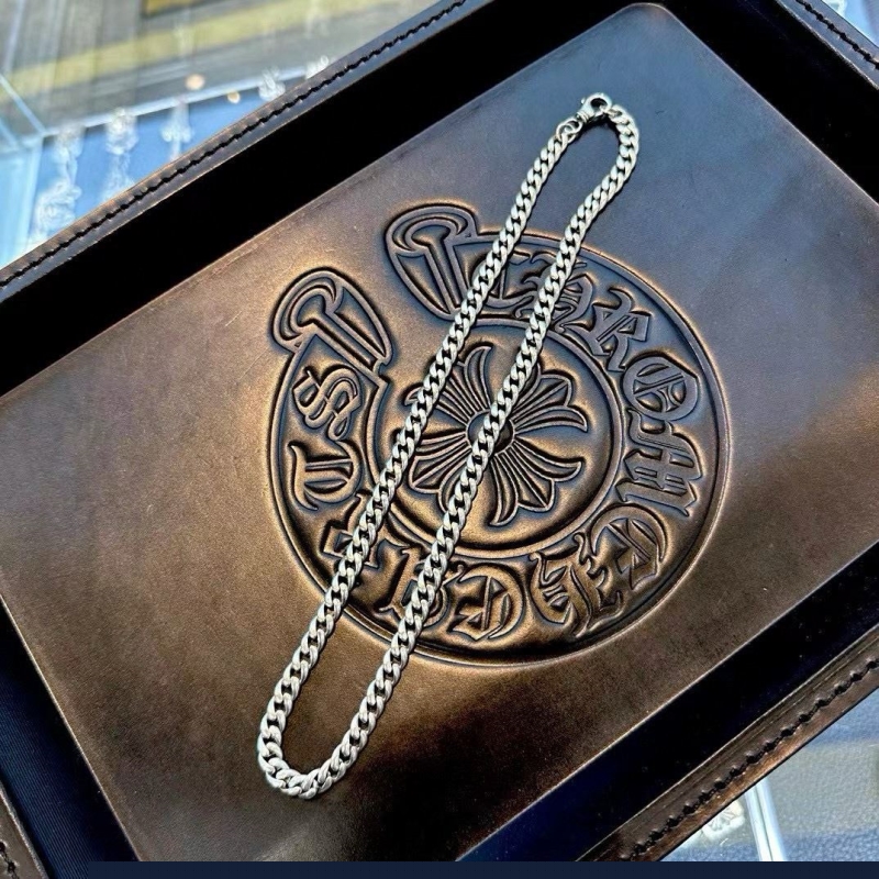 Ch**me He**ts necklaces
